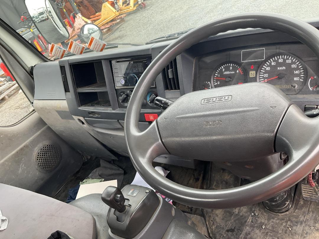 Photo '15' of Isuzu ELF ELF 3T Flat Deck Photo '15' of Isuzu ELF ELF 3T Flat Deck