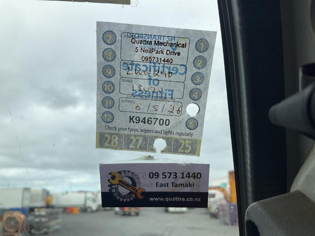 Photo '18' of Isuzu ELF ELF 3T Flat Deck Photo '18' of Isuzu ELF ELF 3T Flat Deck