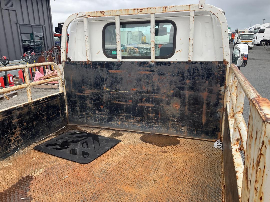 Photo '21' of Isuzu ELF ELF 3T Flat Deck Photo '21' of Isuzu ELF ELF 3T Flat Deck