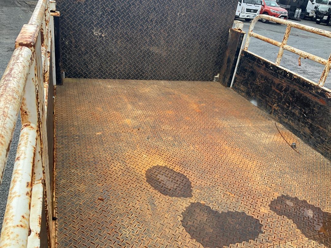 Photo '20' of Isuzu ELF ELF 3T Flat Deck Photo '20' of Isuzu ELF ELF 3T Flat Deck