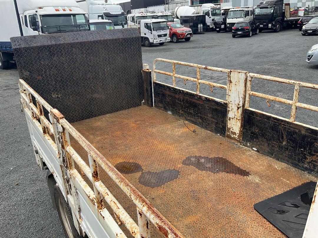 Photo '19' of Isuzu ELF ELF 3T Flat Deck Photo '19' of Isuzu ELF ELF 3T Flat Deck