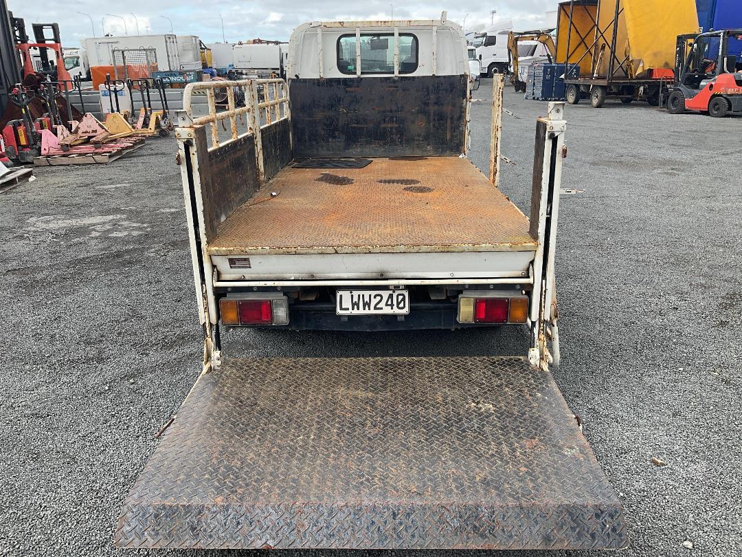 Photo '22' of Isuzu ELF ELF 3T Flat Deck Photo '22' of Isuzu ELF ELF 3T Flat Deck