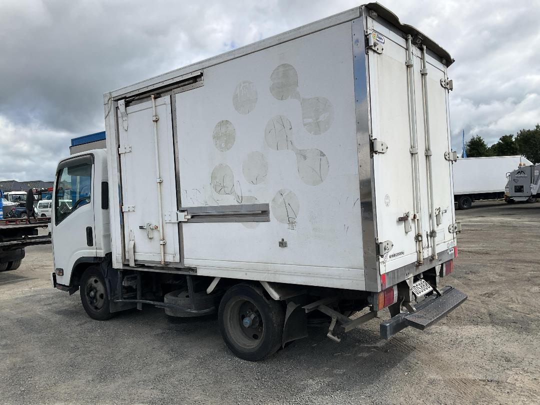 Photo '7' of Isuzu ELF 2 AXLE BOX BODY Box Body