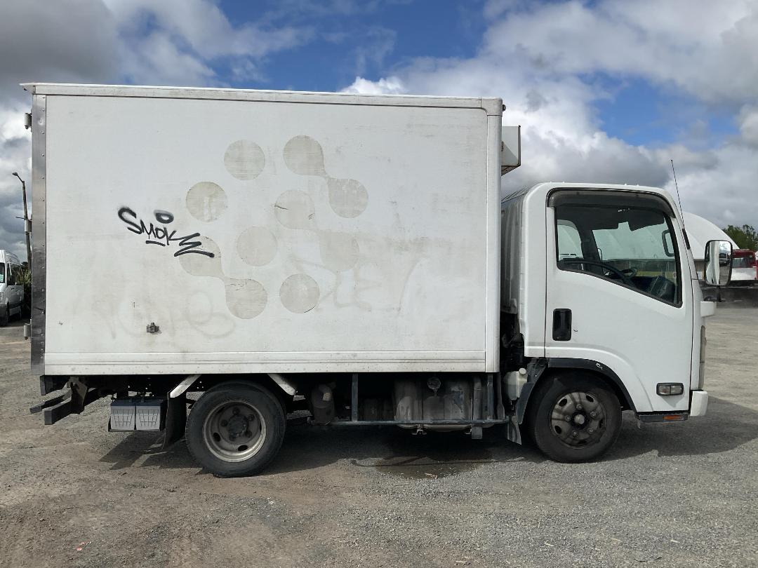 Photo '3' of Isuzu ELF 2 AXLE BOX BODY Box Body
