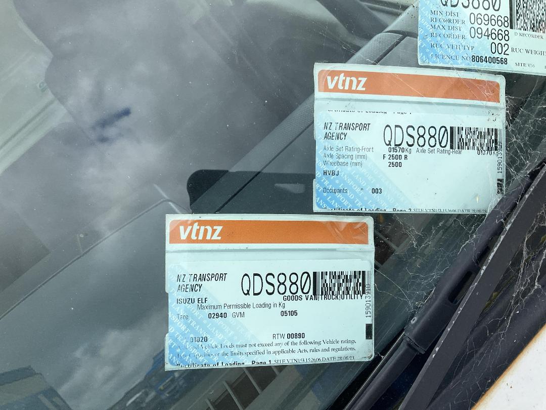 Photo '43' of Isuzu ELF 2 AXLE BOX BODY Box Body