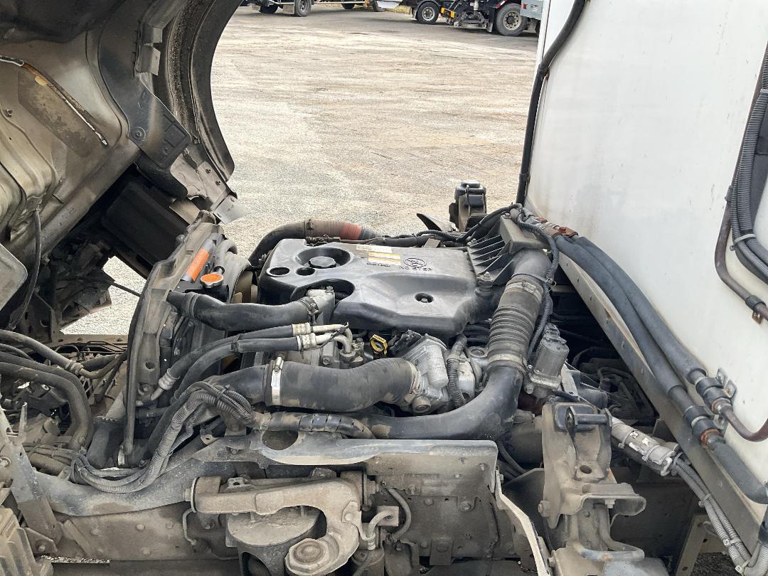 Photo '33' of Isuzu ELF 2 AXLE BOX BODY Box Body