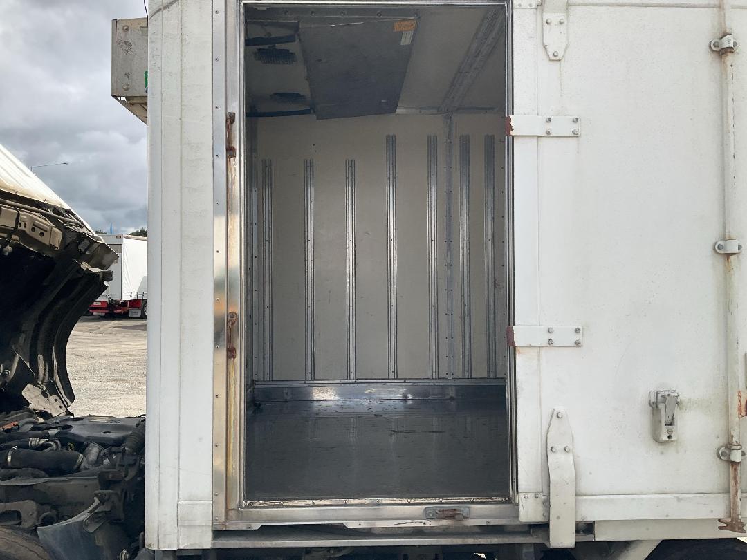 Photo '9' of Isuzu ELF 2 AXLE BOX BODY Box Body