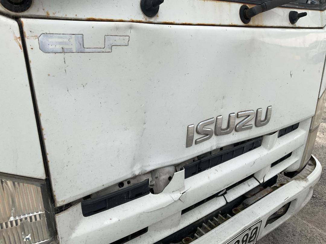 Photo '39' of Isuzu ELF 2 AXLE BOX BODY Box Body