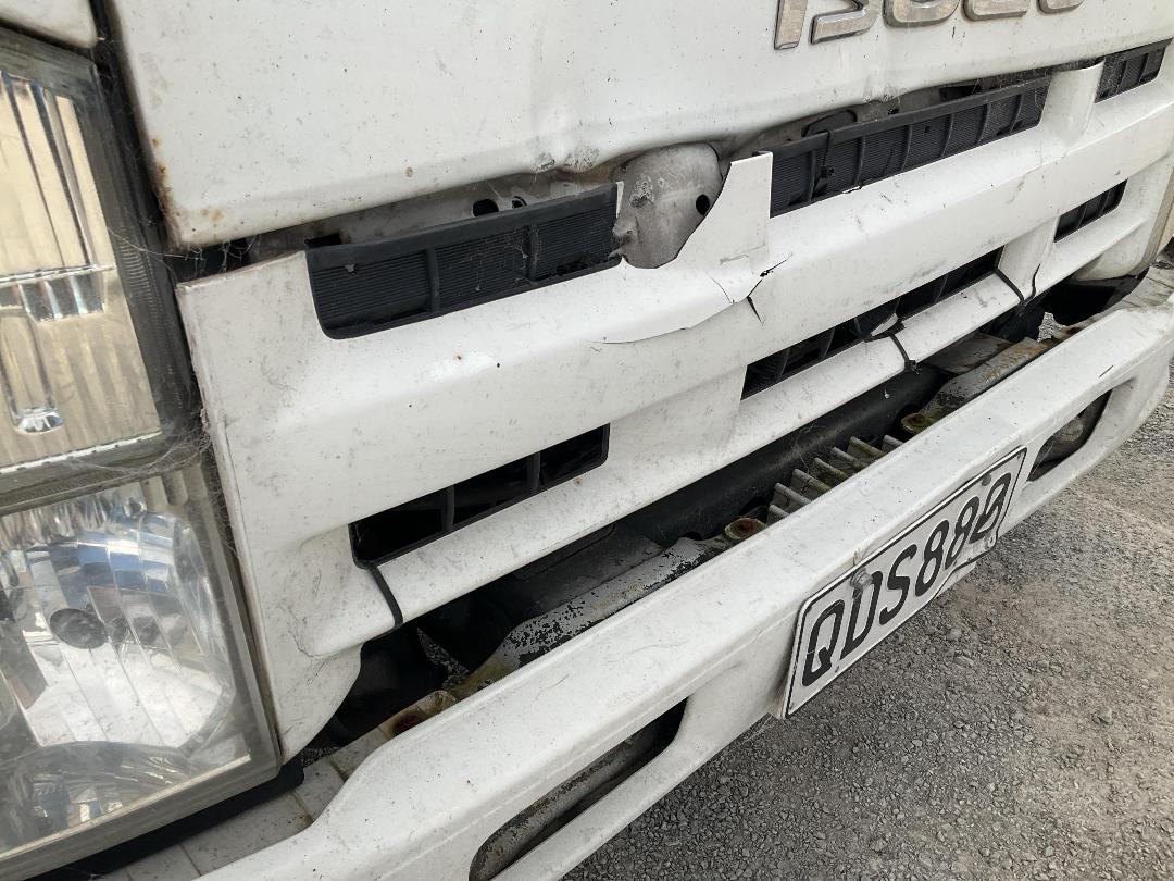 Photo '40' of Isuzu ELF 2 AXLE BOX BODY Box Body