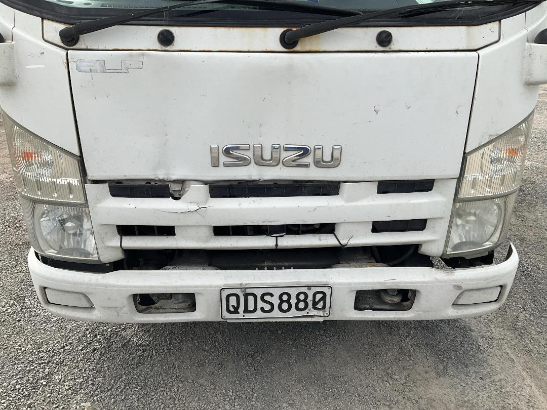 Photo '38' of Isuzu ELF 2 AXLE BOX BODY Box Body