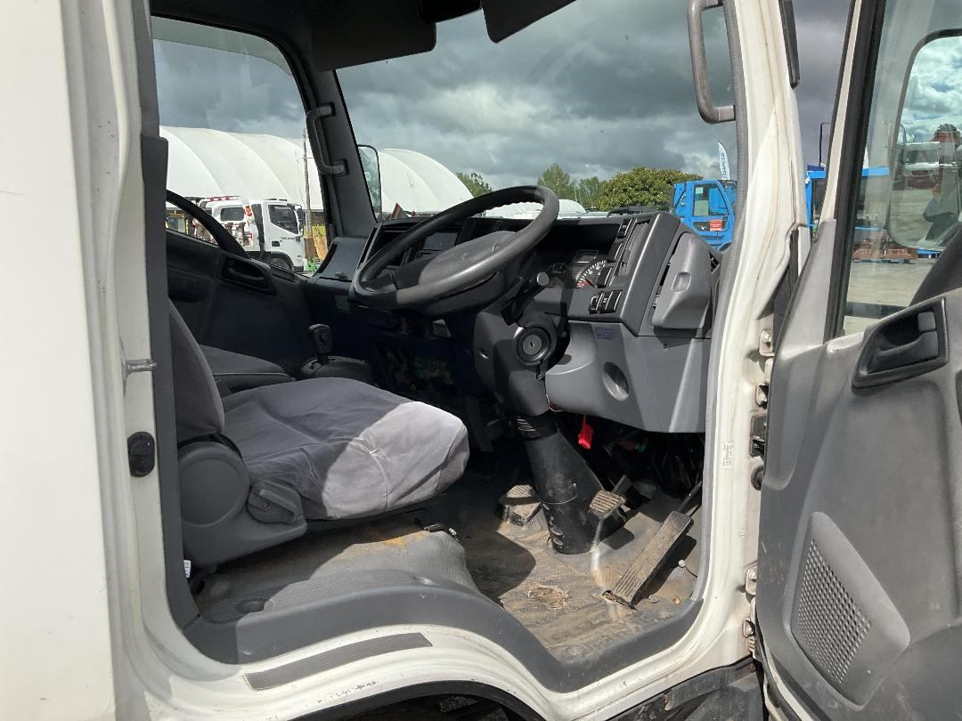 Photo '15' of Isuzu ELF 2 AXLE BOX BODY Box Body