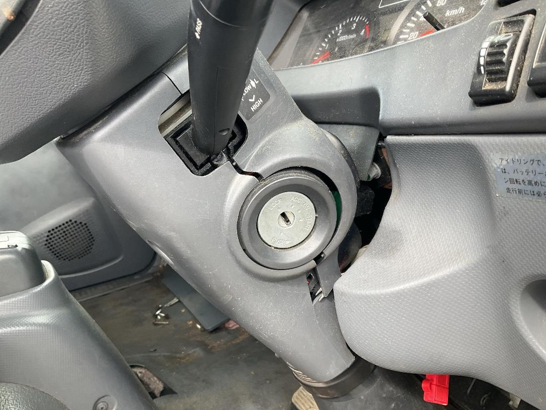 Photo '21' of Isuzu ELF 2 AXLE BOX BODY Box Body