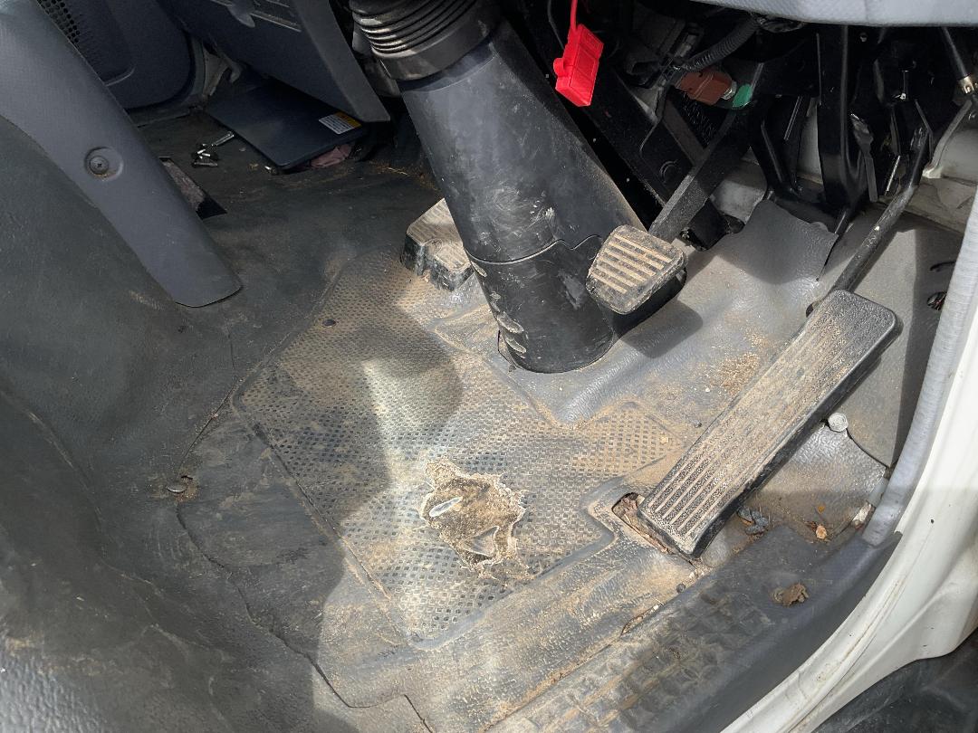 Photo '20' of Isuzu ELF 2 AXLE BOX BODY Box Body