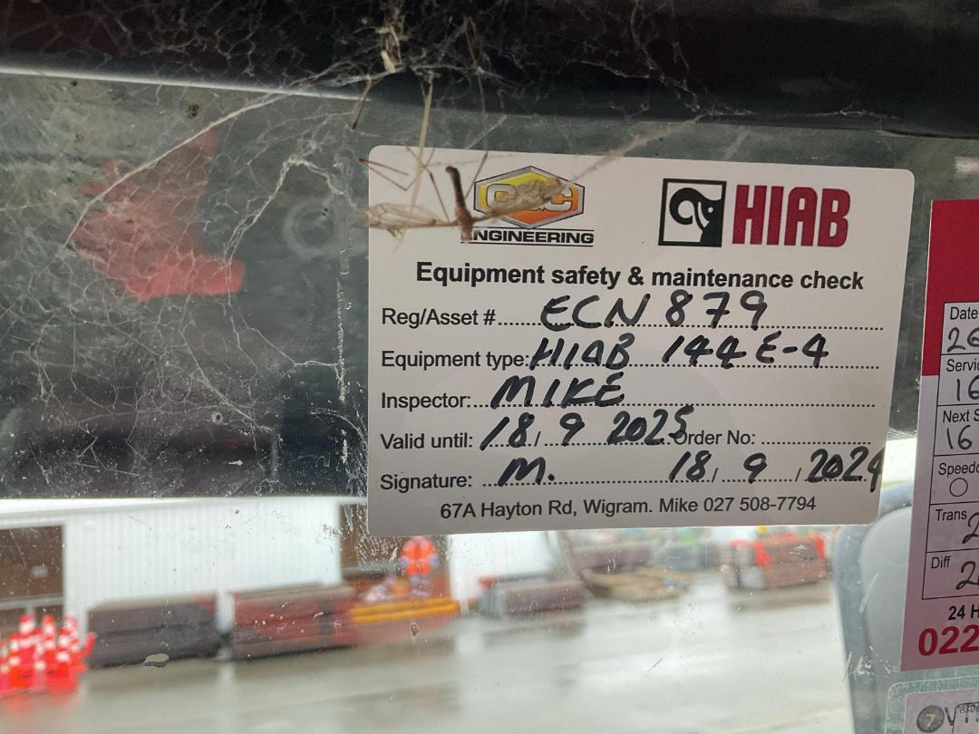 Photo '27' of Isuzu FVR 800 Flat Deck Crane