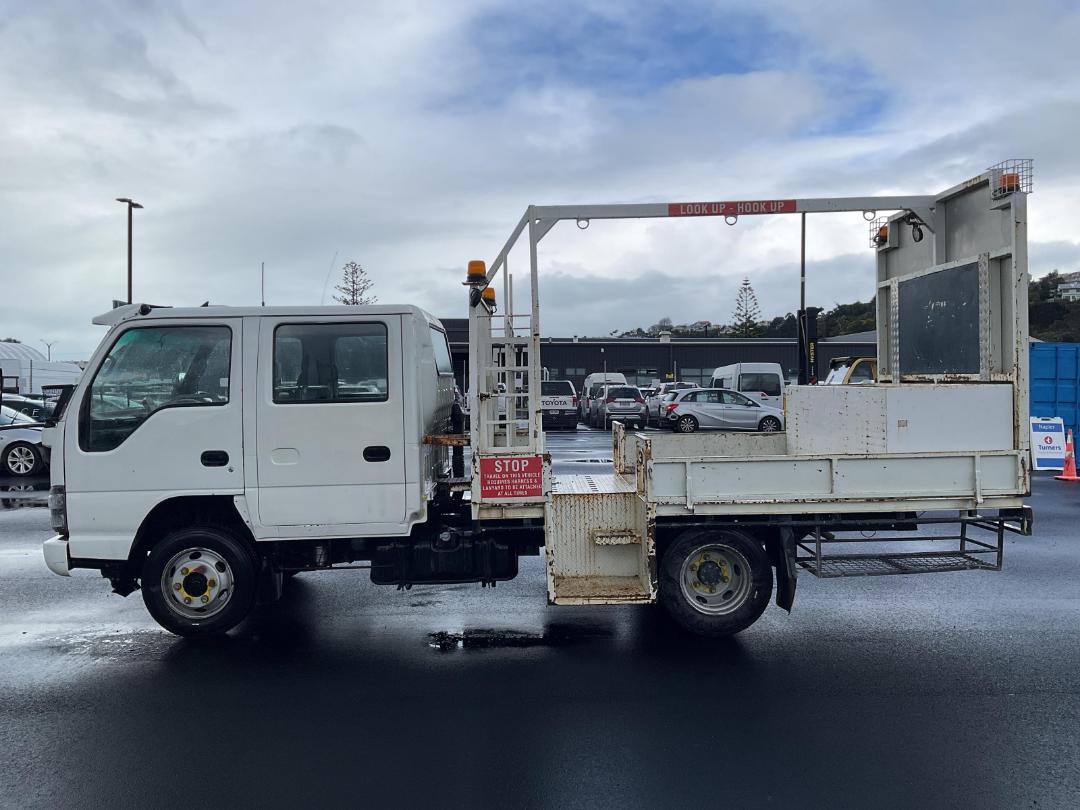 Photo '7' of Isuzu NPR 400C Traffic Management Photo '7' of Isuzu NPR 400C Traffic Management