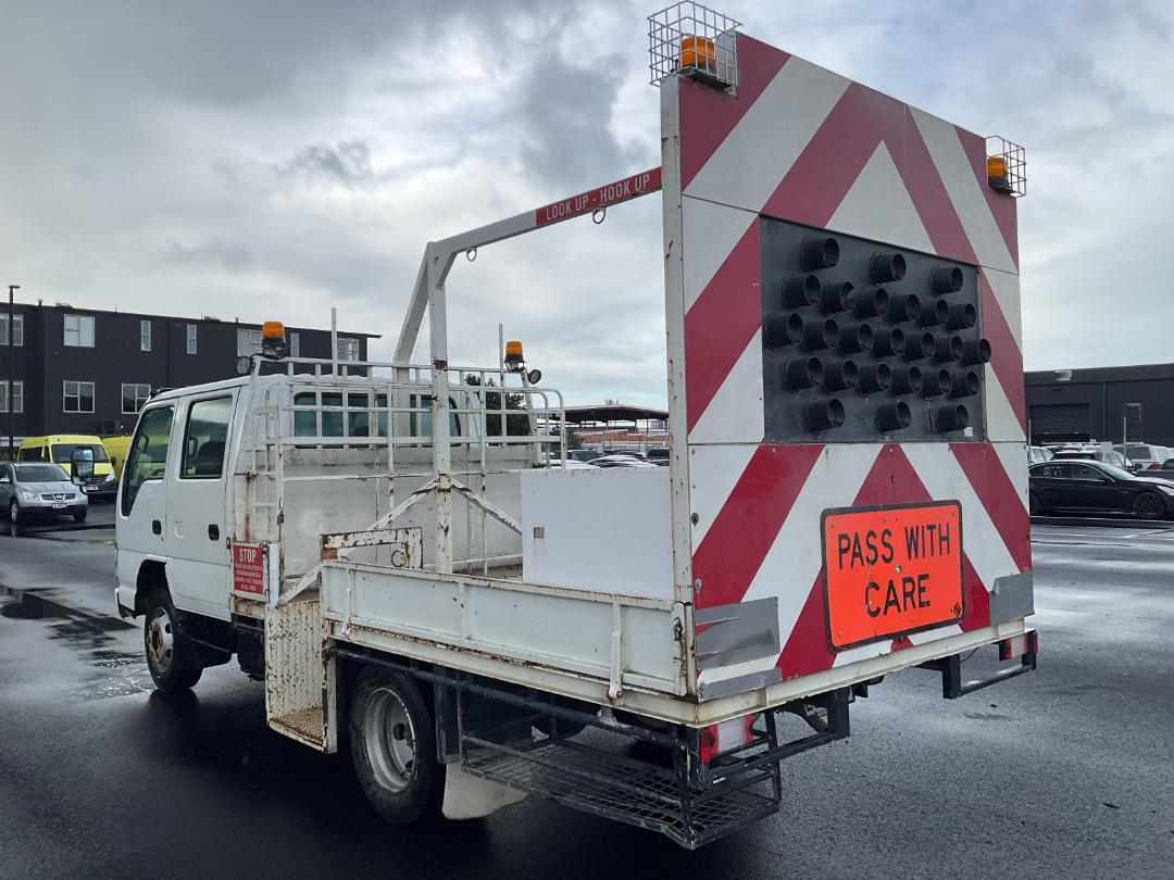 Photo '6' of Isuzu NPR 400C Traffic Management Photo '6' of Isuzu NPR 400C Traffic Management