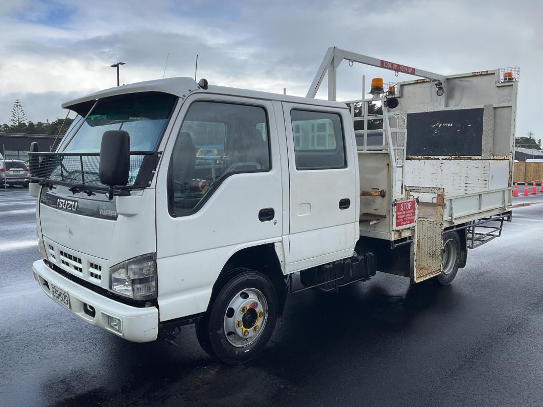 Photo '9' of Isuzu NPR 400C Traffic Management Photo '9' of Isuzu NPR 400C Traffic Management