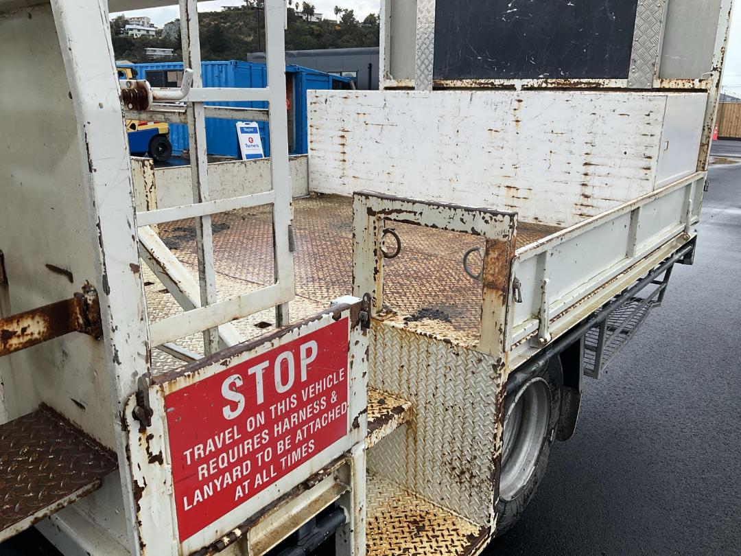 Photo '19' of Isuzu NPR 400C Traffic Management Photo '19' of Isuzu NPR 400C Traffic Management