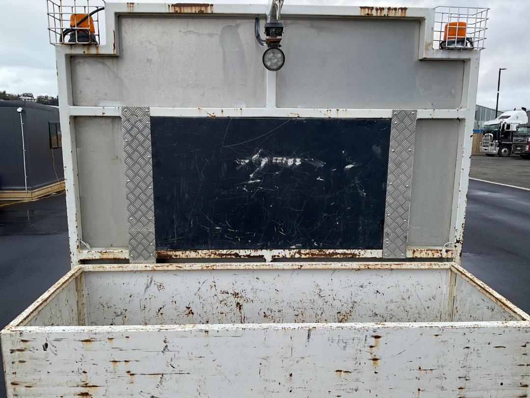 Photo '23' of Isuzu NPR 400C Traffic Management Photo '23' of Isuzu NPR 400C Traffic Management