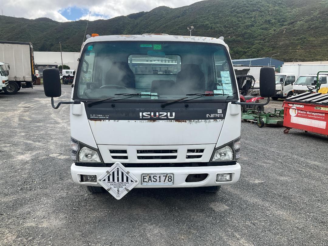 Photo '11' of Isuzu NPR 450M Flat Deck