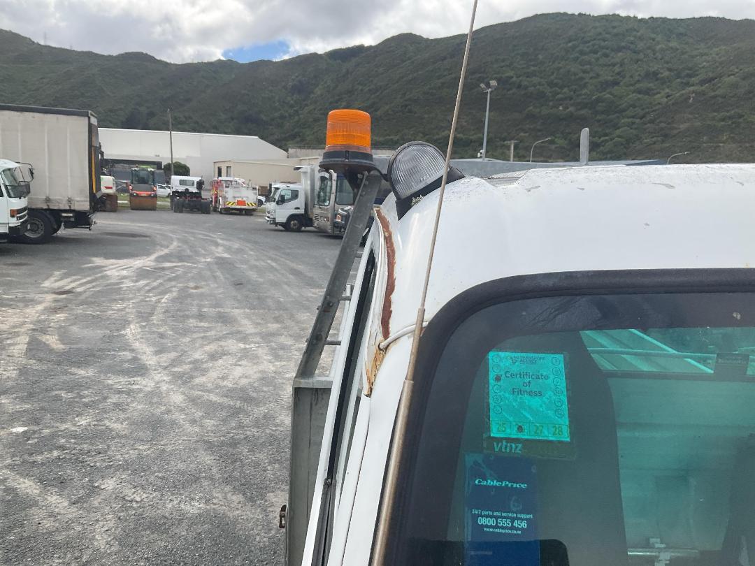 Photo '17' of Isuzu NPR 450M Flat Deck