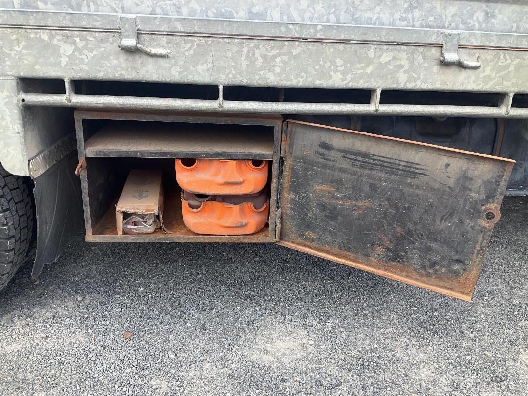 Photo '25' of Isuzu NPR 450M Flat Deck