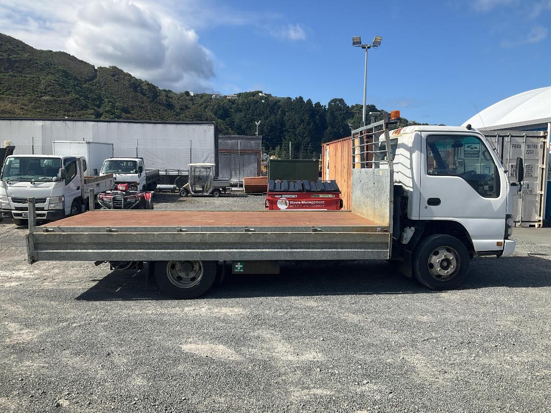 Photo '4' of Isuzu NPR 450M Flat Deck