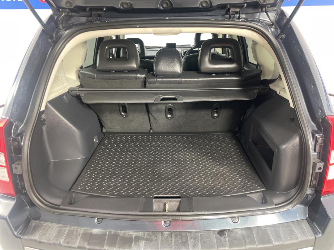 Photo '14' of Jeep Compass