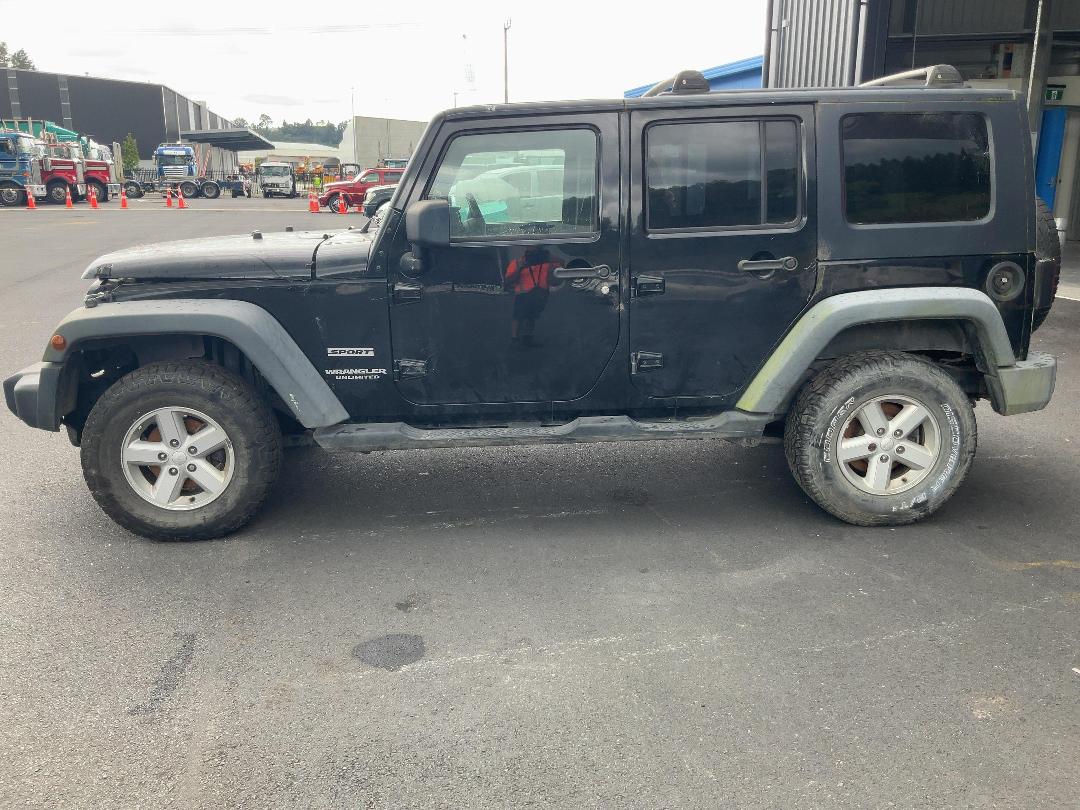 Photo '4' of Jeep Wrangler Sport