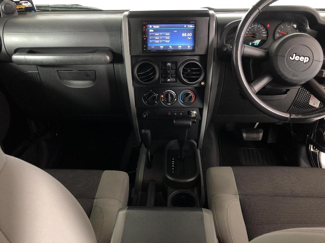 Photo '17' of Jeep Wrangler Photo '17' of Jeep Wrangler