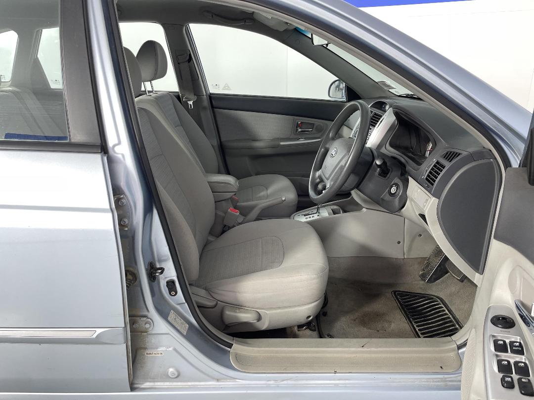 Photo '16' of KIA Cerato