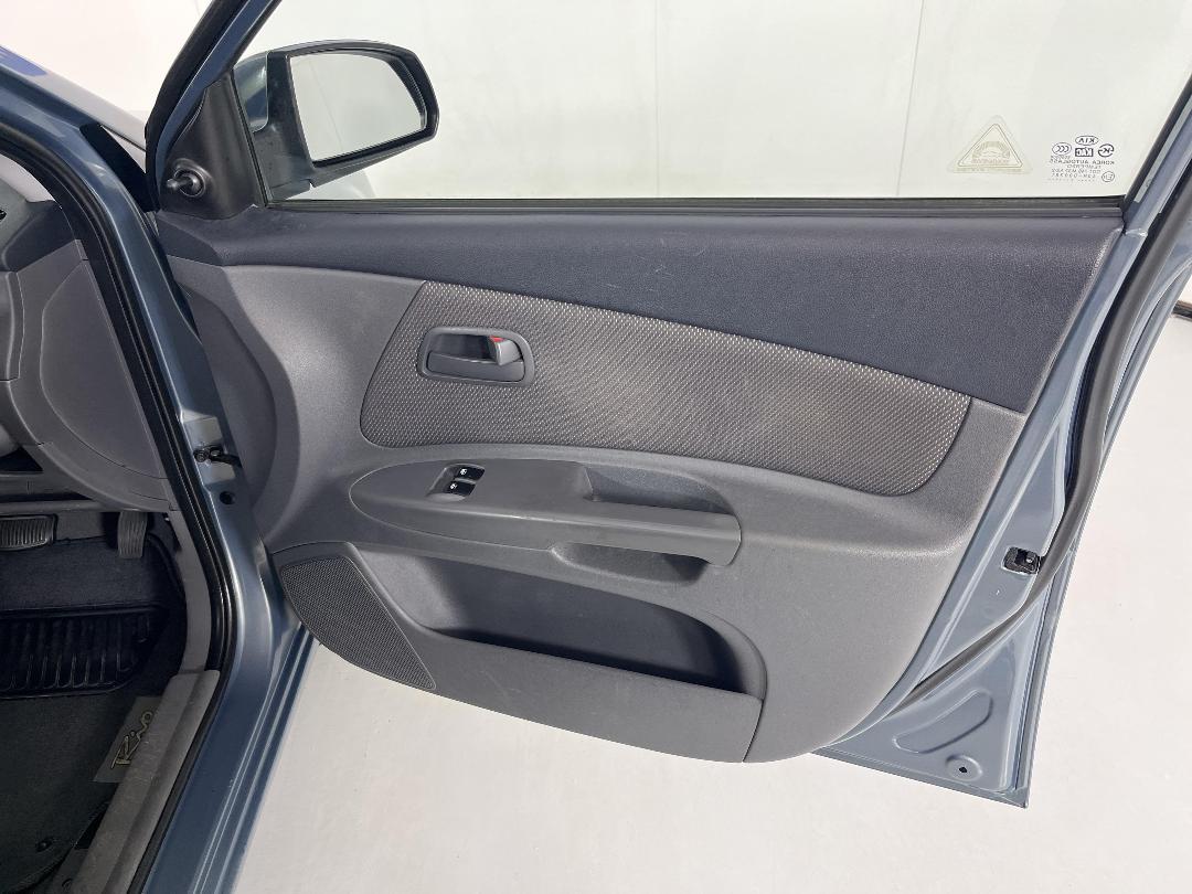 Photo '15' of KIA RIO Photo '15' of KIA RIO