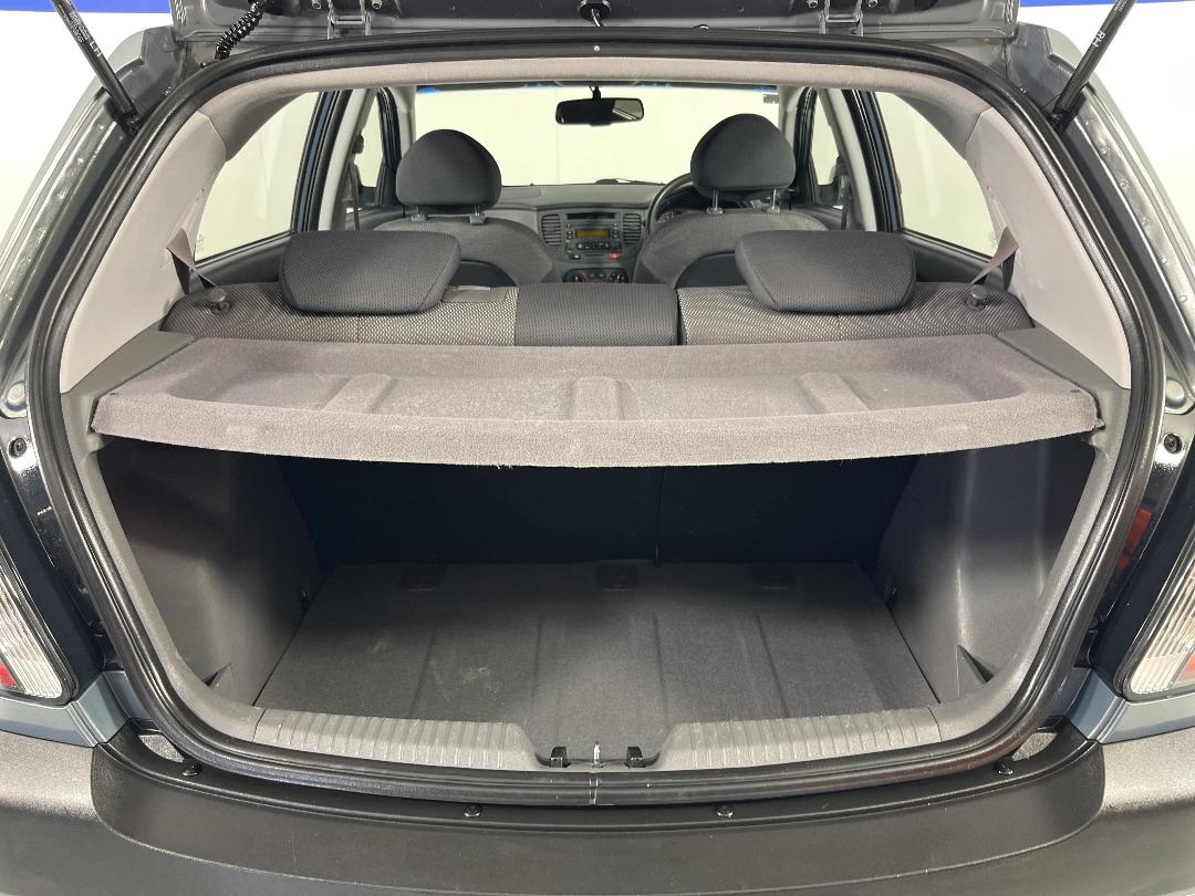 Photo '14' of KIA RIO Photo '14' of KIA RIO