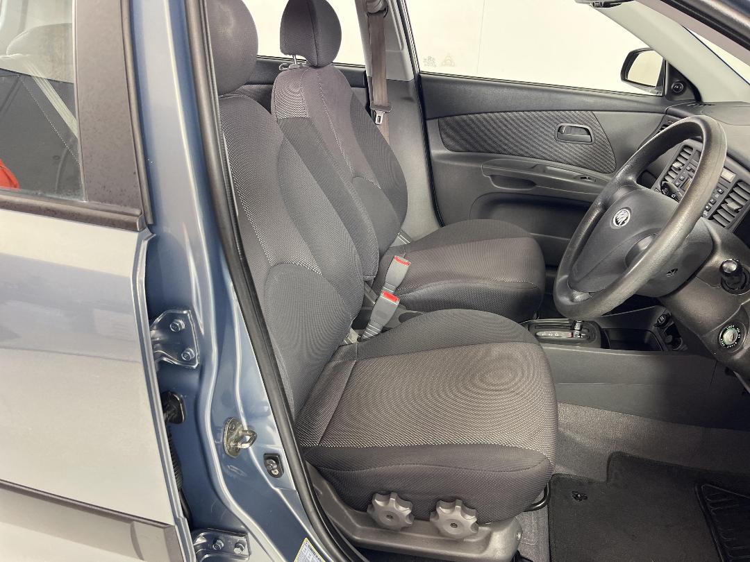 Photo '16' of KIA RIO Photo '16' of KIA RIO