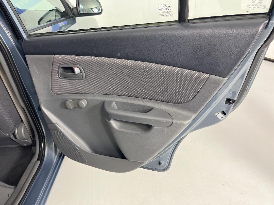 Photo '19' of KIA RIO Photo '19' of KIA RIO