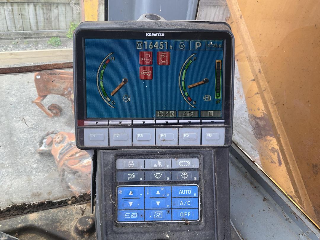 Photo '31' of Komatsu PC270-8 Excavator