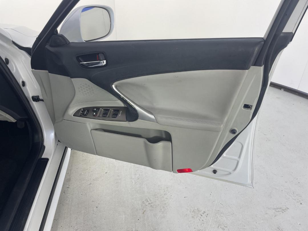 Photo '15' of Lexus IS250 Photo '15' of Lexus IS250