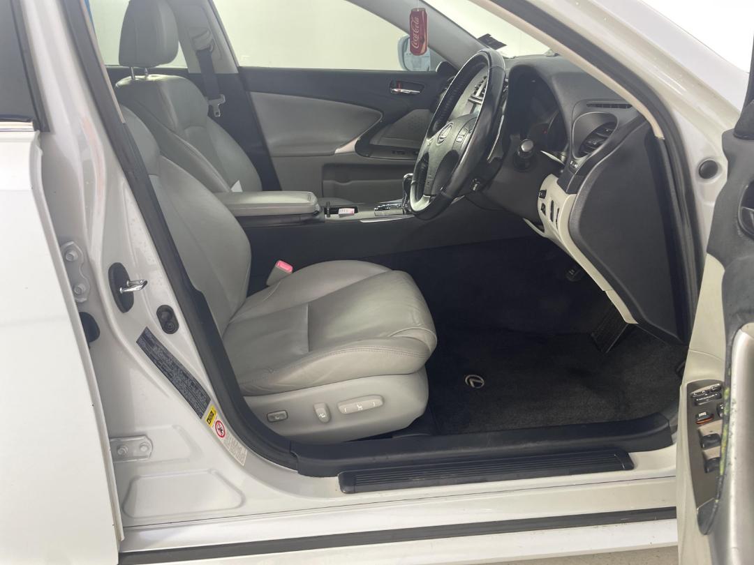 Photo '16' of Lexus IS250 Photo '16' of Lexus IS250