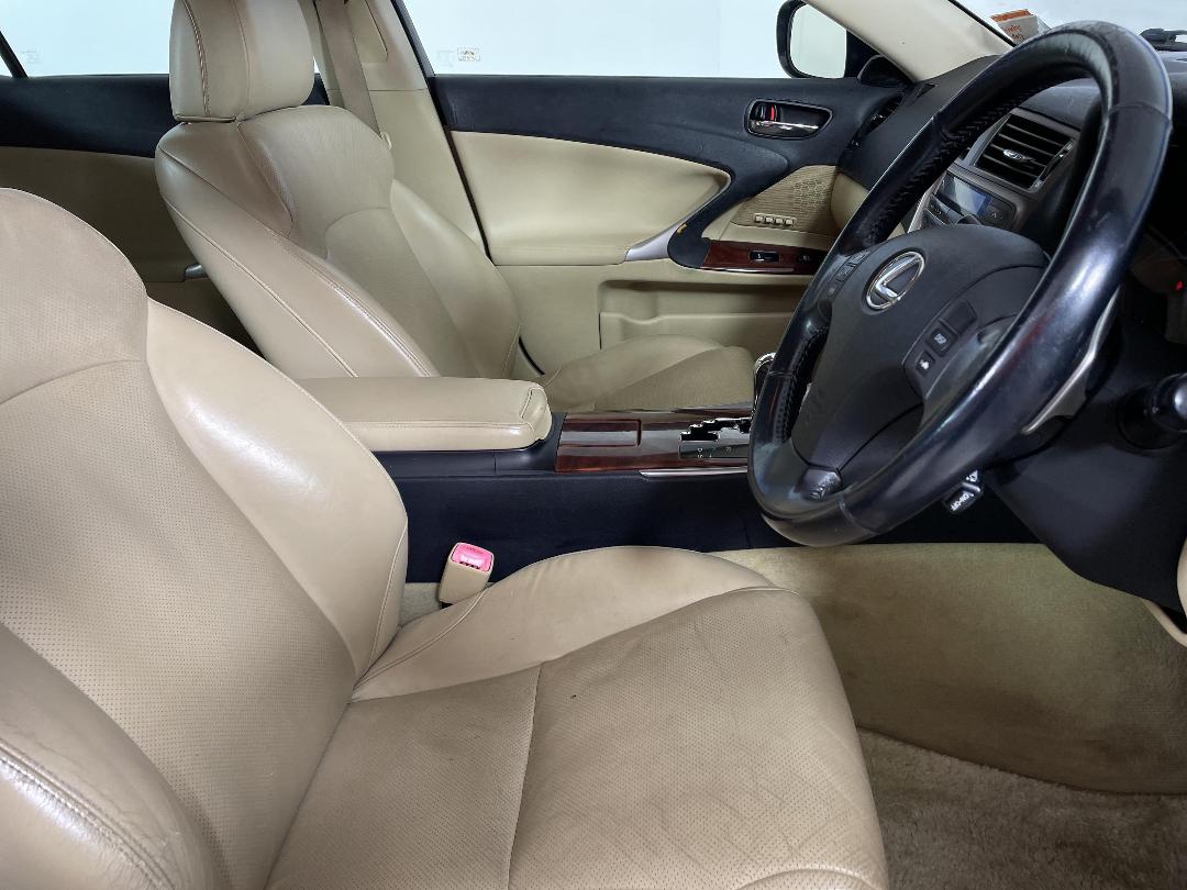 Photo '16' of Lexus IS250