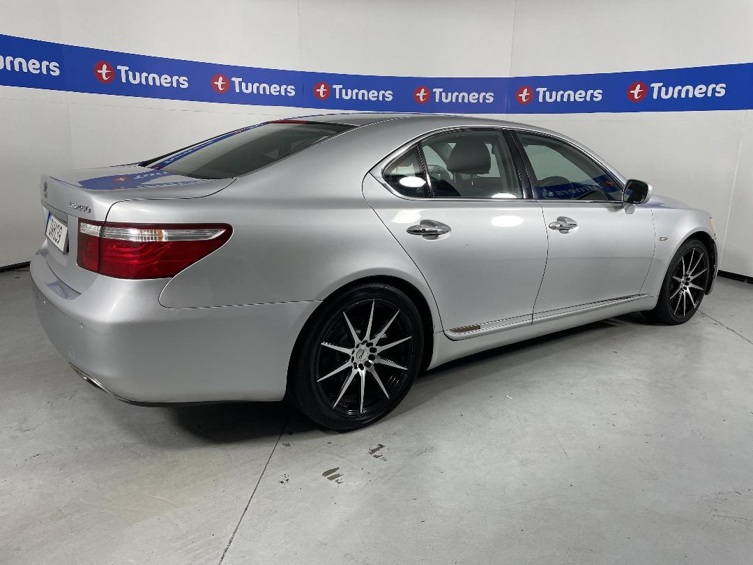 Photo '7' of Lexus LS460 Photo '7' of Lexus LS460