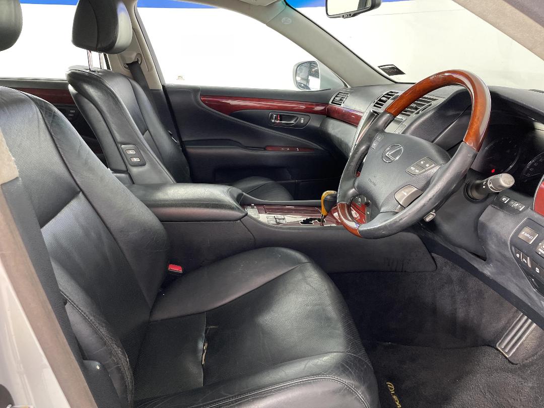 Photo '16' of Lexus LS460 Photo '16' of Lexus LS460