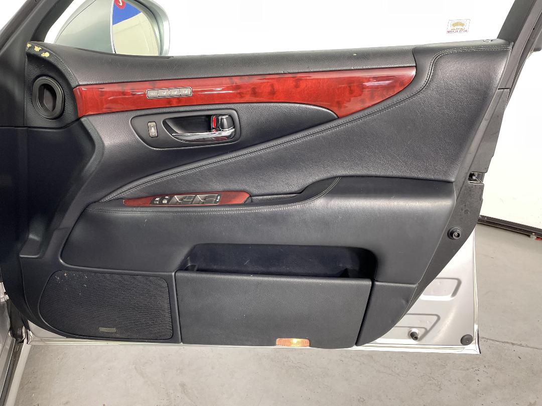 Photo '15' of Lexus LS460 Photo '15' of Lexus LS460