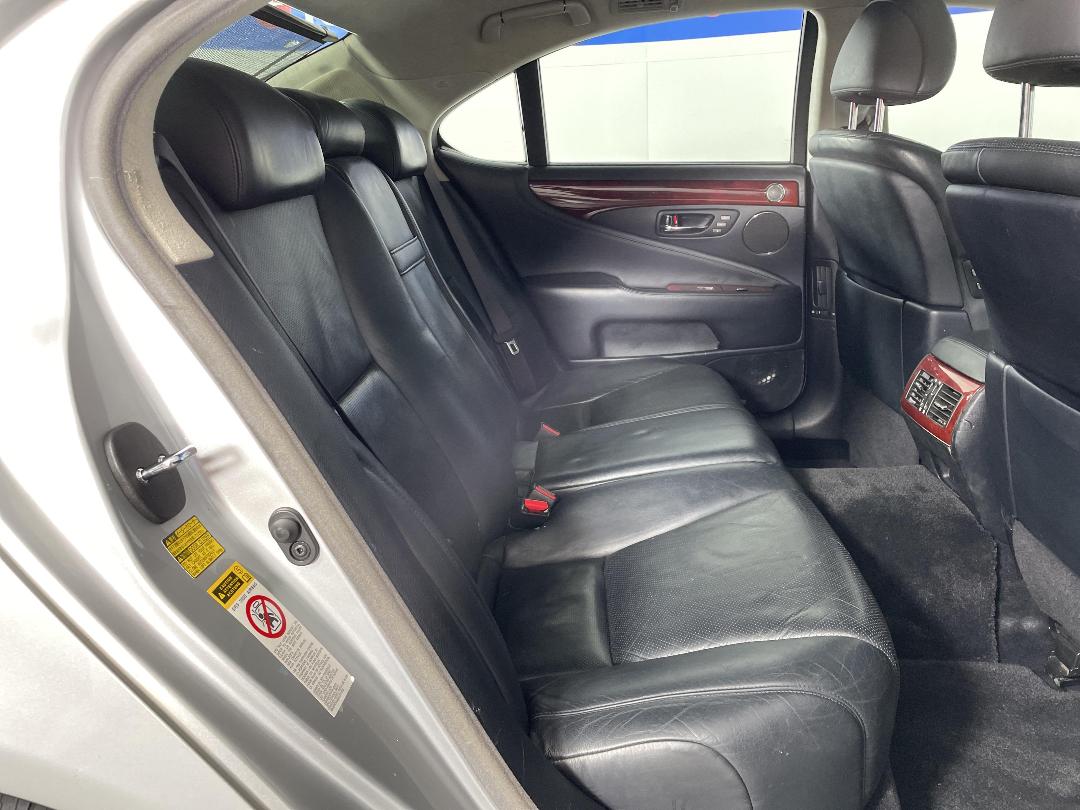 Photo '20' of Lexus LS460 Photo '20' of Lexus LS460