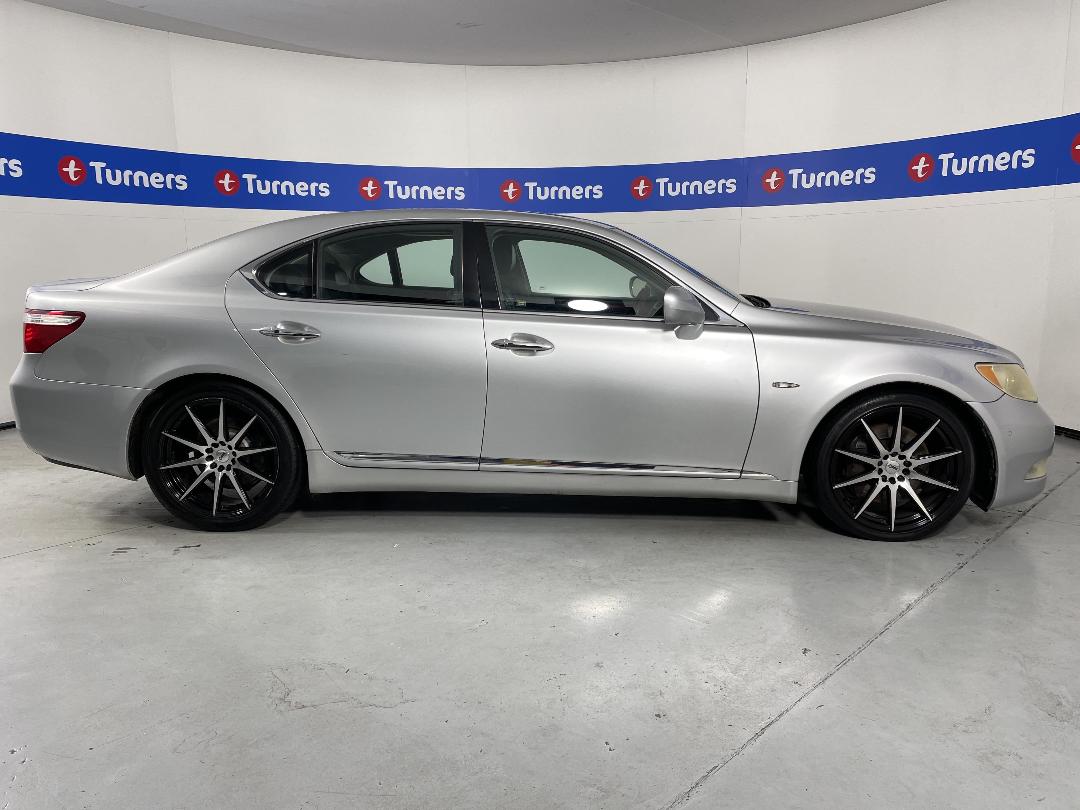 Photo '23' of Lexus LS460 Photo '23' of Lexus LS460