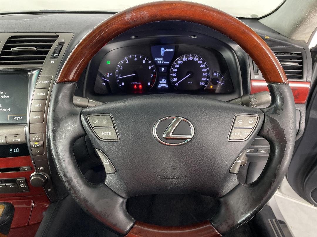 Photo '30' of Lexus LS460 Photo '30' of Lexus LS460