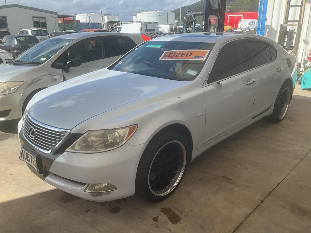 Damaged Lexus LS460 2007 in Wellington Seaview at Turners Damaged