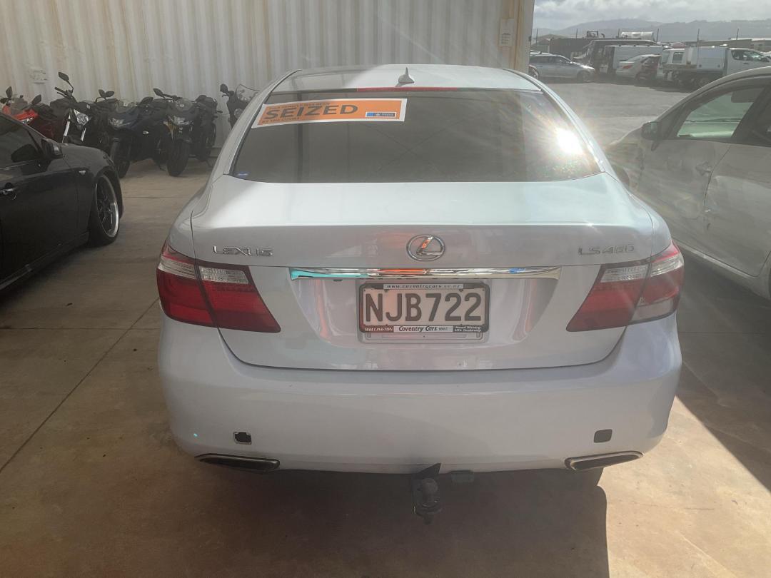 Damaged Lexus LS460 2007 in Wellington Seaview at Turners Damaged