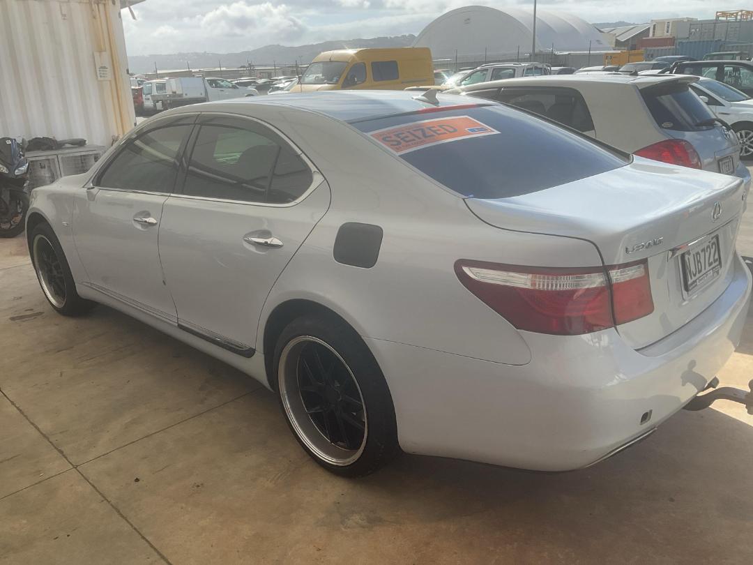 Damaged Lexus LS460 2007 in Wellington Seaview at Turners Damaged