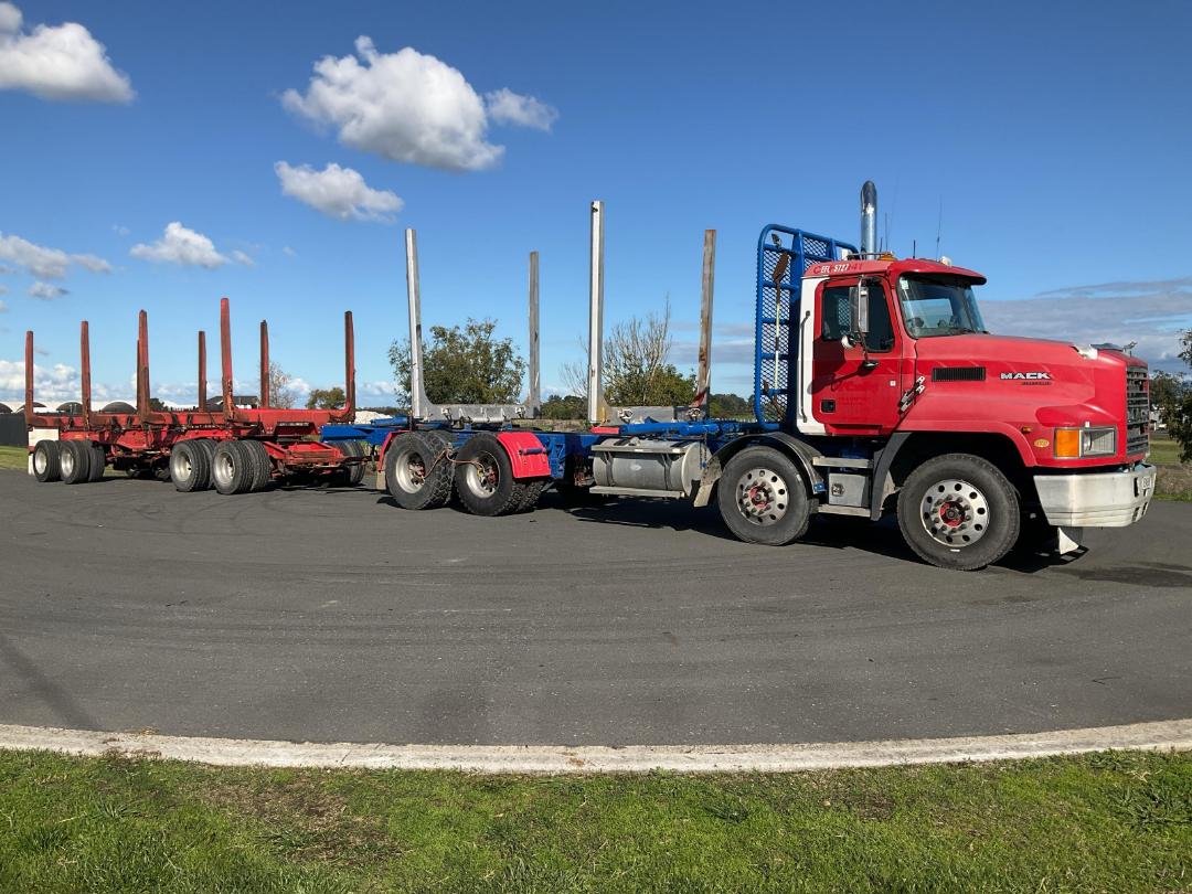 Photo '6' of MACK FLEETLINER Logger