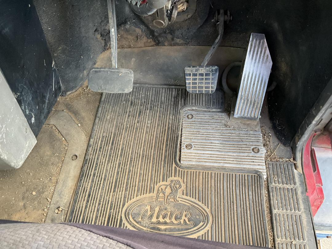 Photo '19' of MACK FLEETLINER Logger